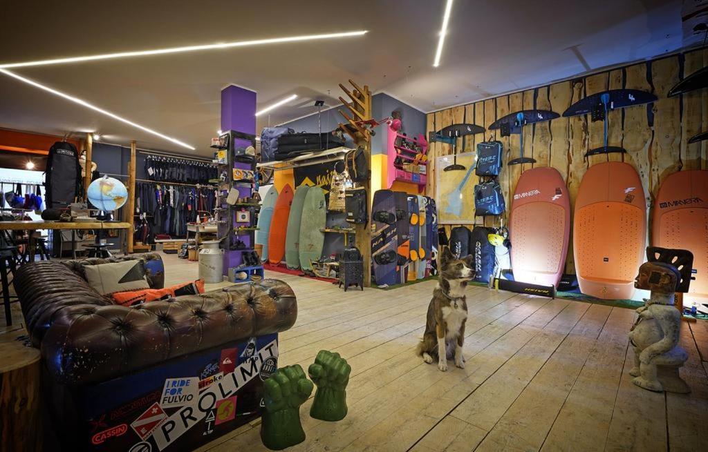 Hostel "La Locanda" Campione Del Garda Exterior foto